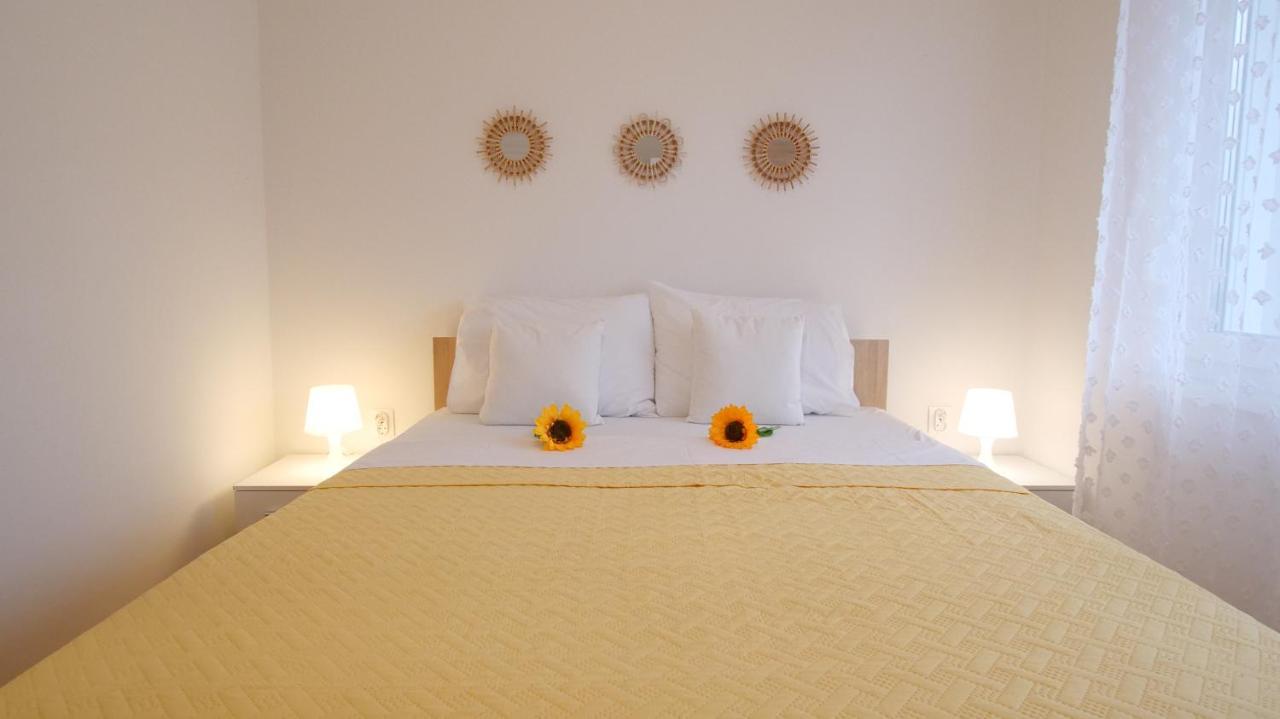 Arena Apartment With 3 Bedrooms In The City Center Pula Exterior foto
