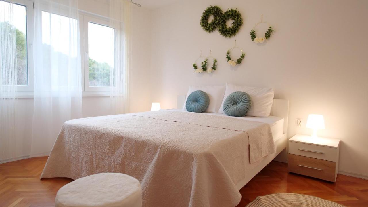 Arena Apartment With 3 Bedrooms In The City Center Pula Exterior foto